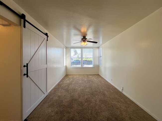 Building Photo - Charming 2 Bedroom, 1 Bathroom Home with Large Fenced Yard + Garage