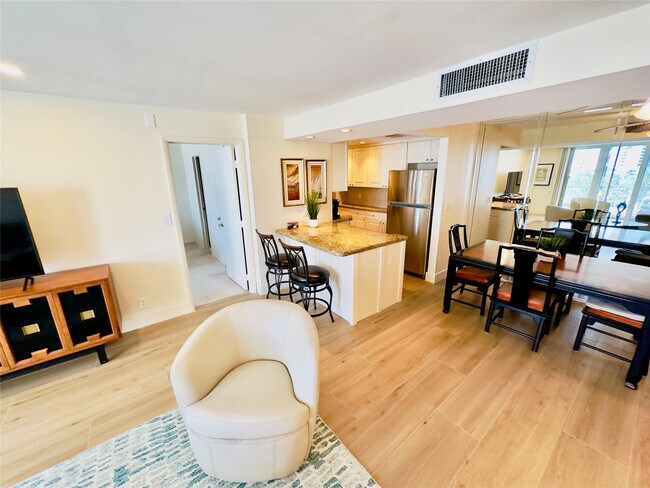 Building Photo - 1 Las Olas Cir