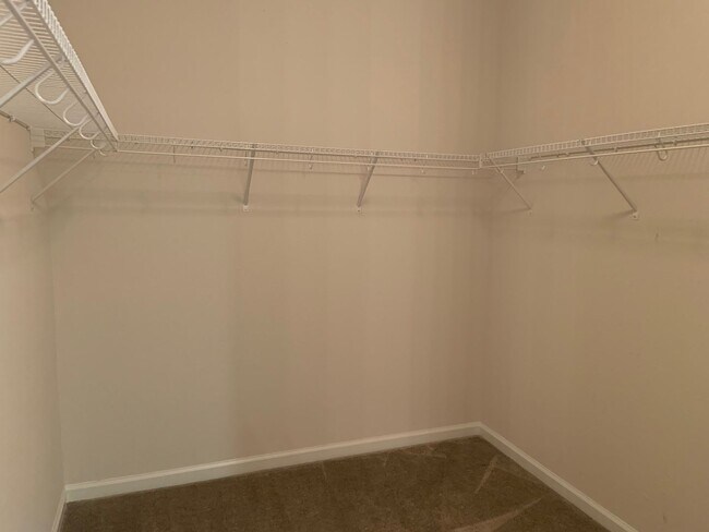 Building Photo - 816 Redtail Ln