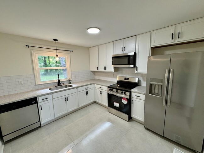 Building Photo - 3207 Searcy Dr NW