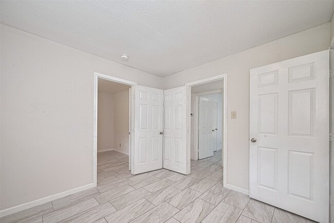 Building Photo - 8406 Banting St