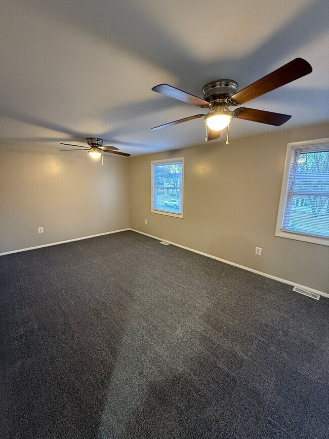 Building Photo - Adorable Fully renovated Townhouse in Bowie