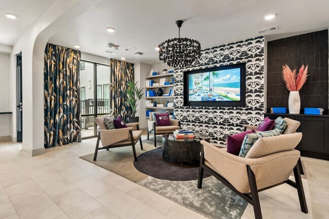 Building Photo - 701 Richmond Ave.