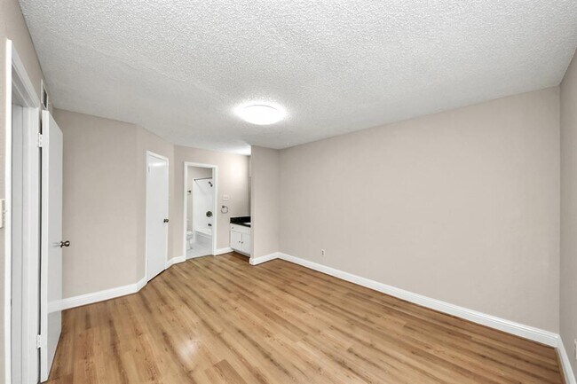 Building Photo - 2800 Jeanetta St