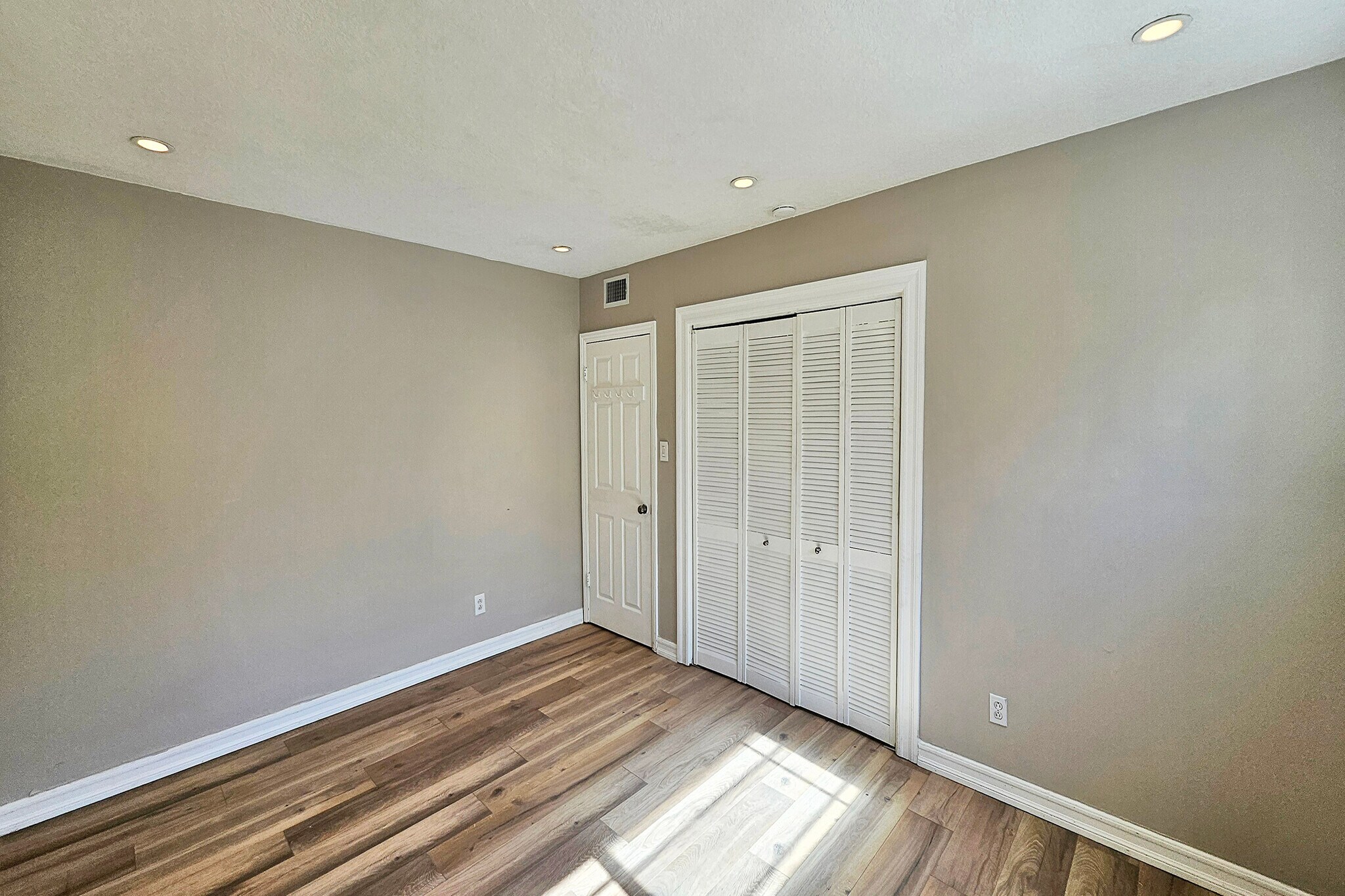 Building Photo - 22957 Stagg St