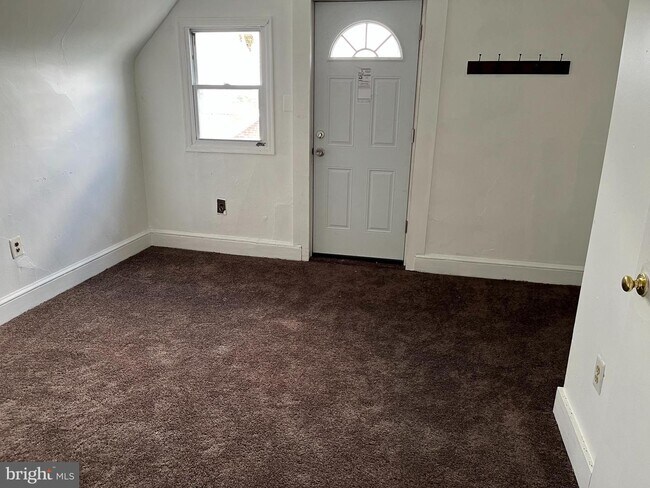 Building Photo - 5-507-AP5 Broadway