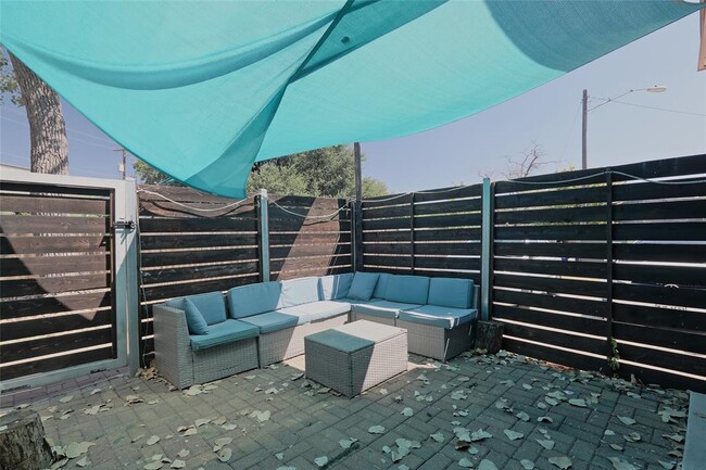 Building Photo - 4804 W Wind Trail