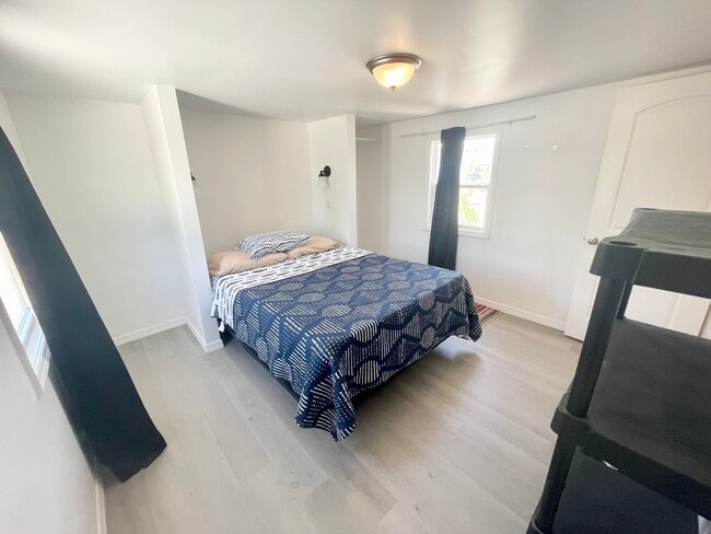 Building Photo - 2581 Oleander St