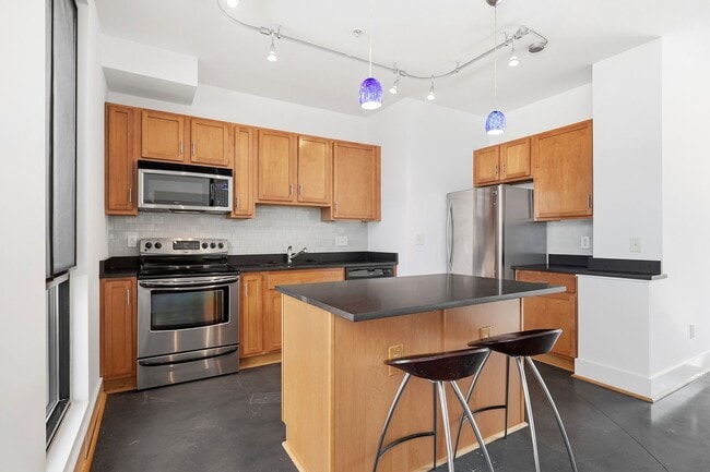 Building Photo - 211 Cream St