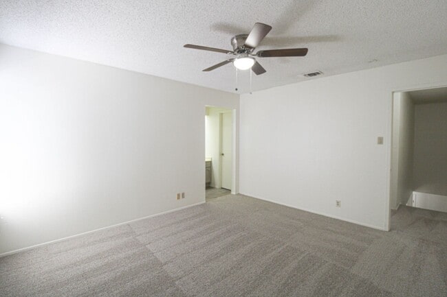 Building Photo - 1327 Julienne Pl