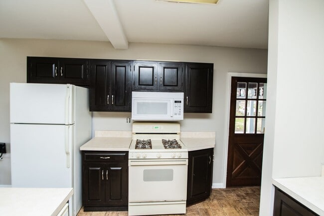Building Photo - 3 bed 1.5 bath Downtown Valparaiso Home