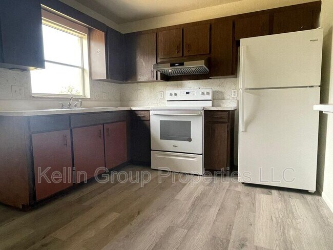 Building Photo - 160 N Nekoma Ave