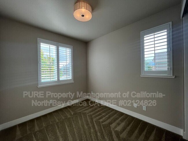 Building Photo - 3681 Hemlock St