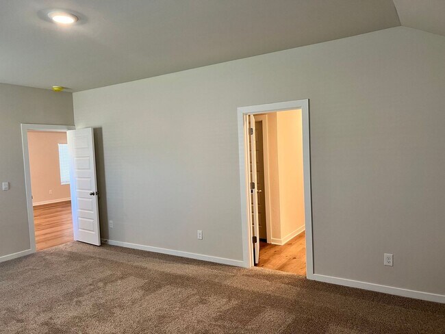 Building Photo - Brand New Spacious 4 Bedroom Home in Musta...