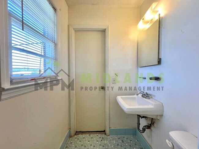 Building Photo - 1205 Faraway Dr