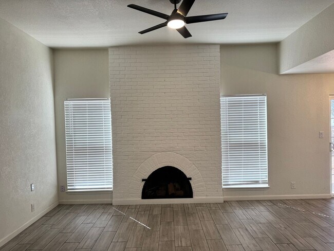 Building Photo - Academy Acres North 3 Bed Ready Now!