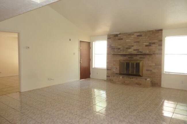 Building Photo - 8916 Carousel Ln