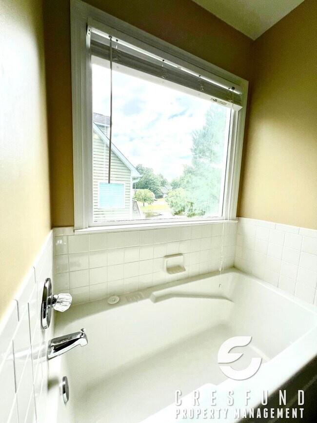 Building Photo - Waterview 3BR 2Bath Off Ramsey Street