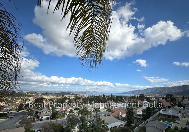 Building Photo - Lakeview Pool Retreat in a Private Cul-de-Sac Setting