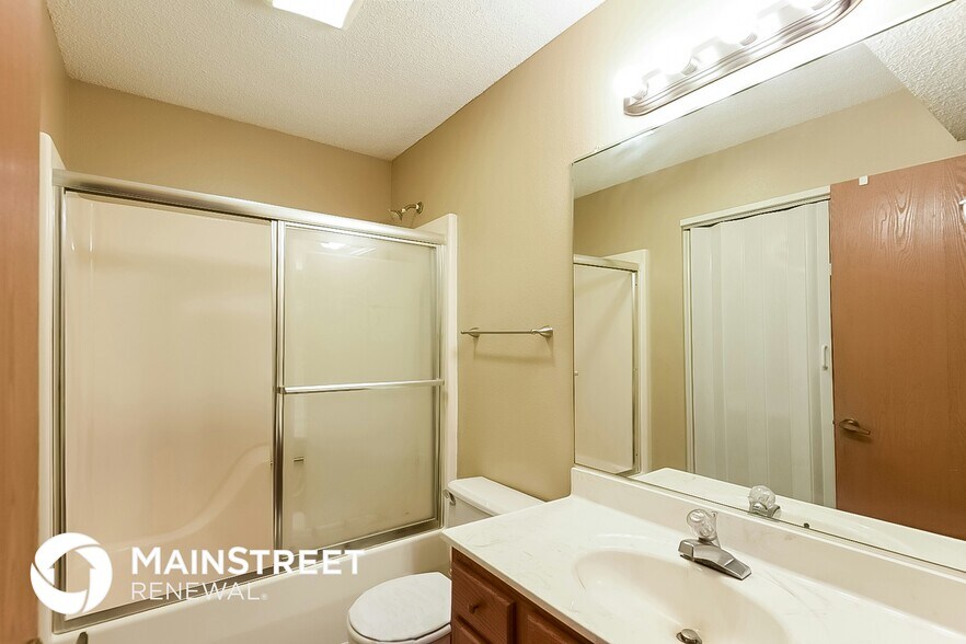 Building Photo - 2504 NW 8 St