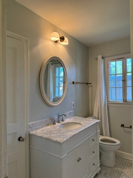 Building Photo - 2944 Primrose Cir