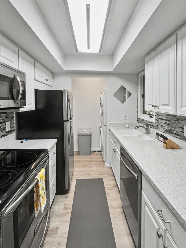 Building Photo - 7538 Foxridge Cir