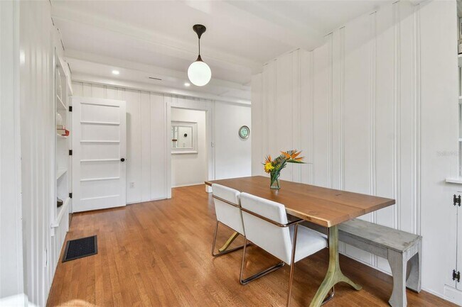 Building Photo - 145 24th Ave SE