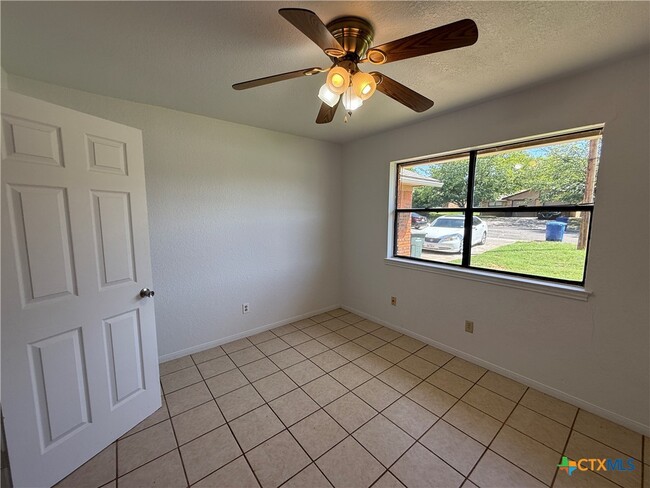 Building Photo - 205 Jason Dr