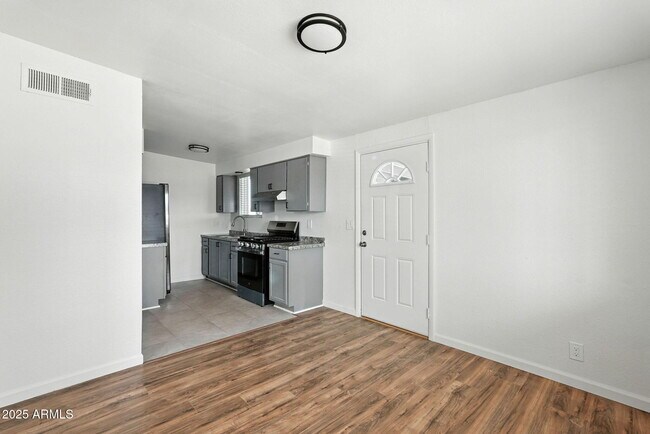 Building Photo - 130 W Harding Ave