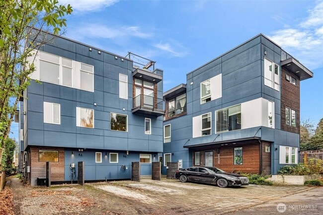 Building Photo - 9732 Woodlawn Ave N