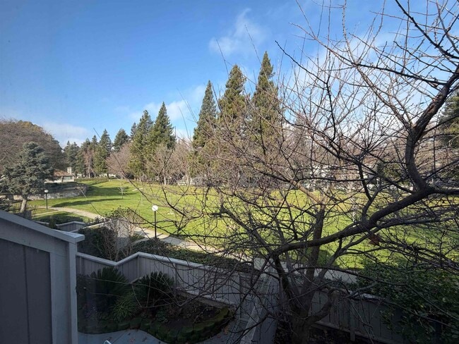 Building Photo - 5143 Oakdale Ct