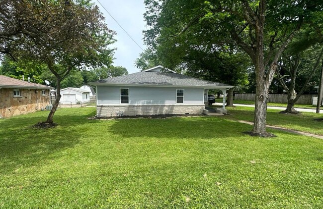 Building Photo - 3 bed/2 bath/1 car garage