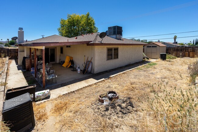 Building Photo - 2510 E Devonshire Ave