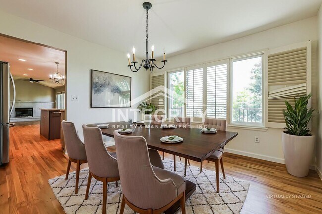 Building Photo - A must-see 5 Bed / 4 Bath home in Parker with stunning mountain views!