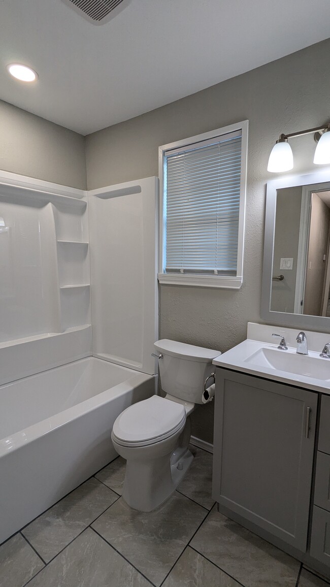 Guest bathroom - 6624 Sherwood Ln