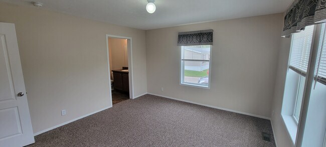 Building Photo - 247 Armstrong Ave