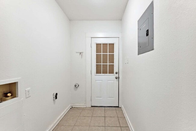 Building Photo - Tastefully updated duplex in the heart of ...