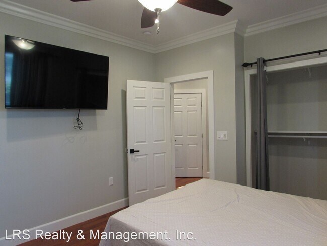 Building Photo - 2 br, 1.5 bath House - 8850 Laramie Avenue