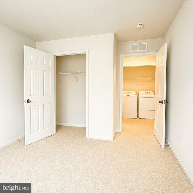 Building Photo - 229 Caterpillar Dr