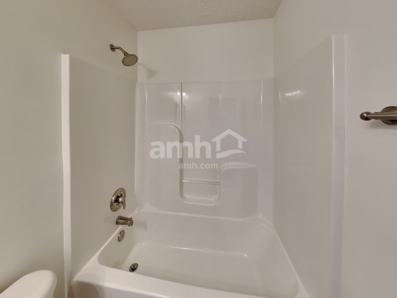 Building Photo - 504 Commendable Ln