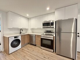 Building Photo - 940 W Carmen Ave