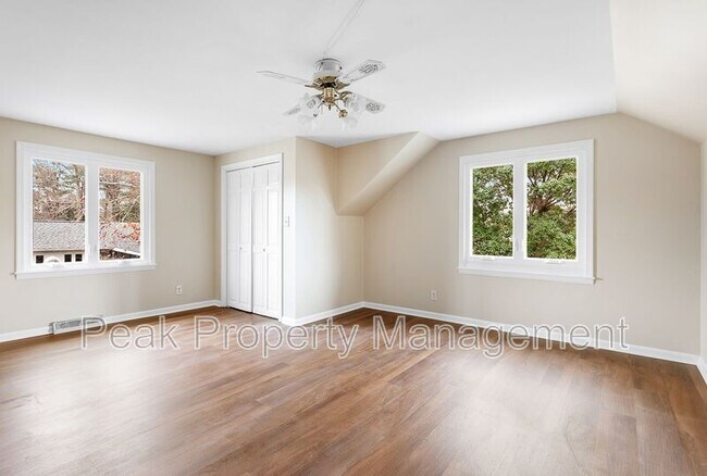 Building Photo - 3212 Vinton St