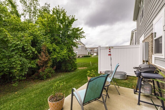 Building Photo - 1730 Frodo Wy