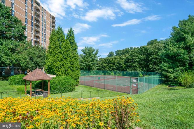 Building Photo - 2300 Pimmit Dr