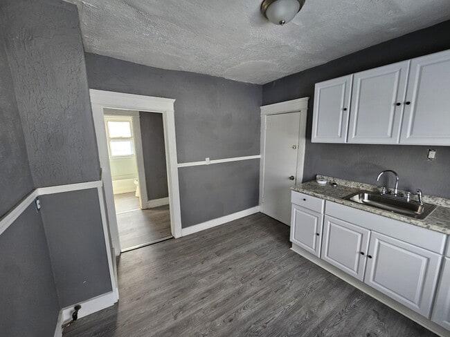 Building Photo - 778 Eddy Rd