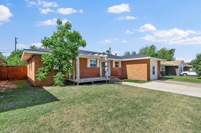 Building Photo - 132 Elwood Dr