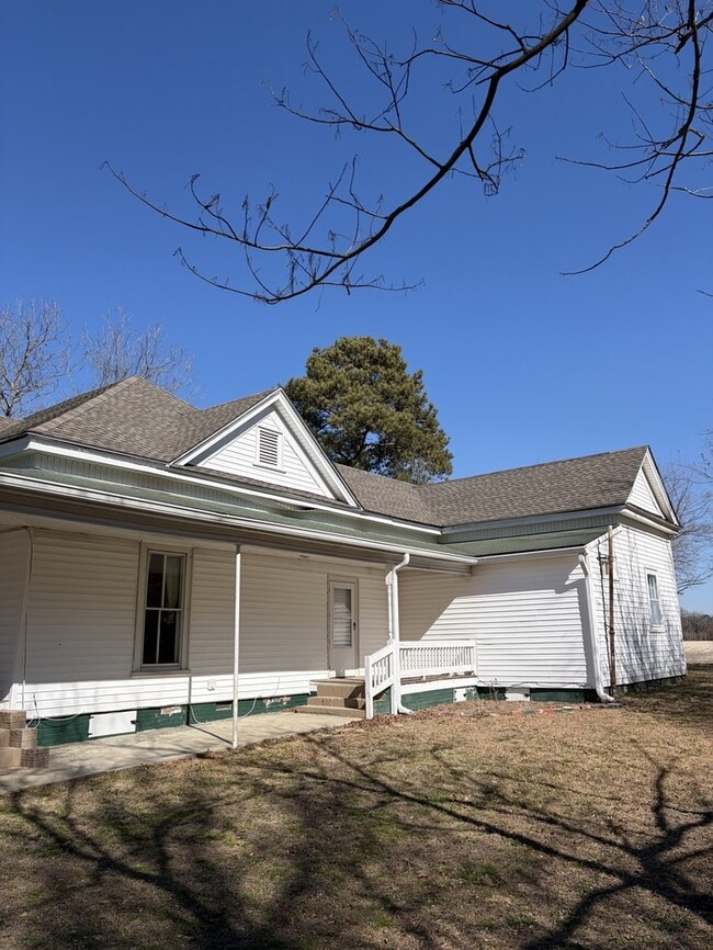 Building Photo - 411 Latham Ln