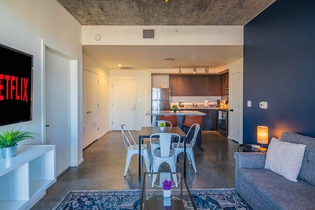 Building Photo - 333 E Roosevelt St