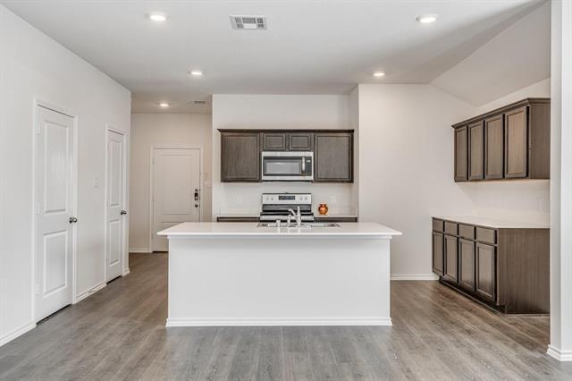 Building Photo - 2125 Croton Ave