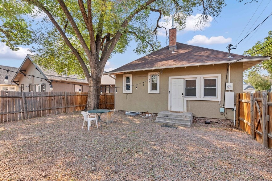 Building Photo - 320 E Uintah St